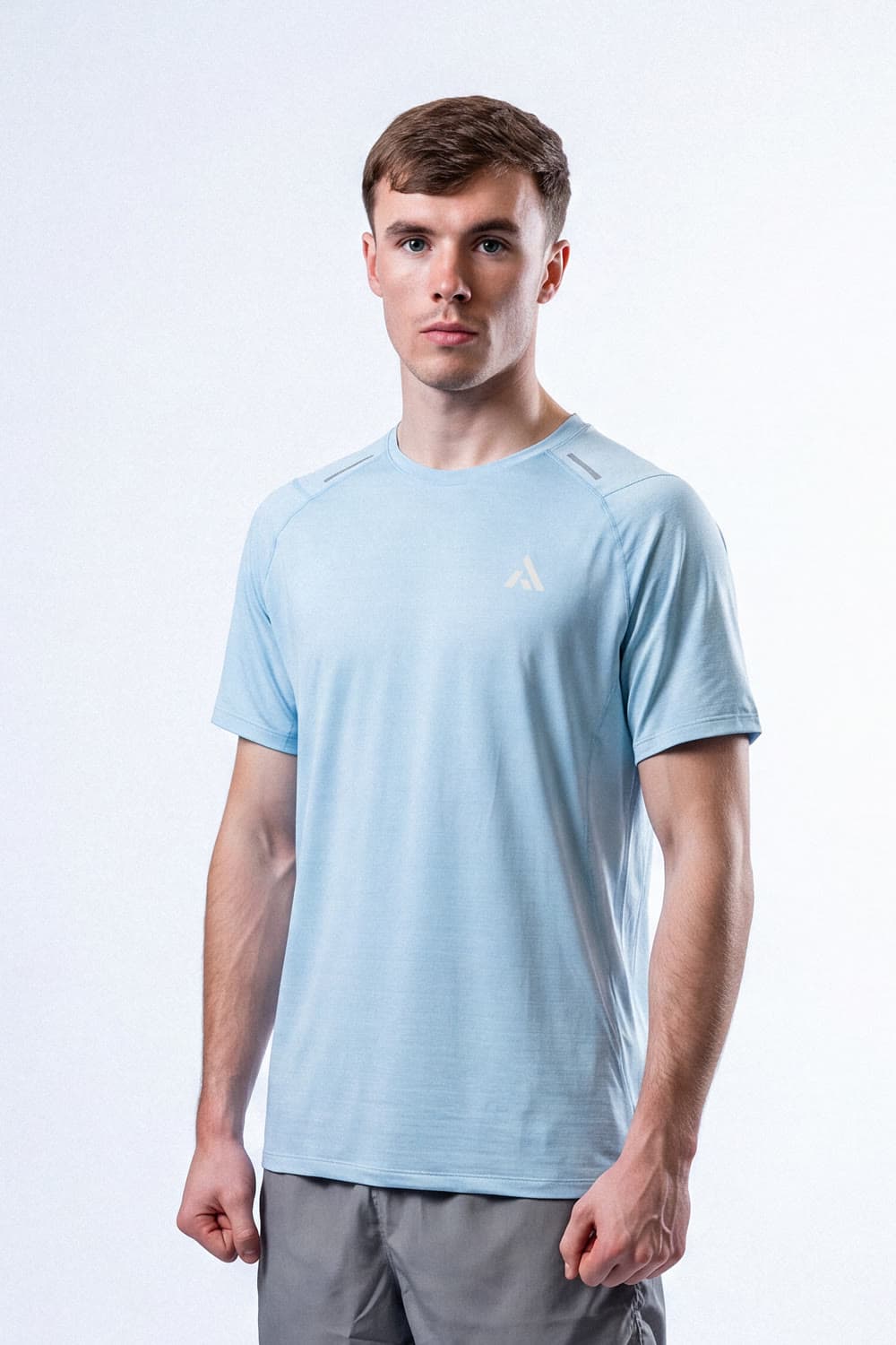 Athlete wearing the PEAK Performance T-Shirt in baby blue