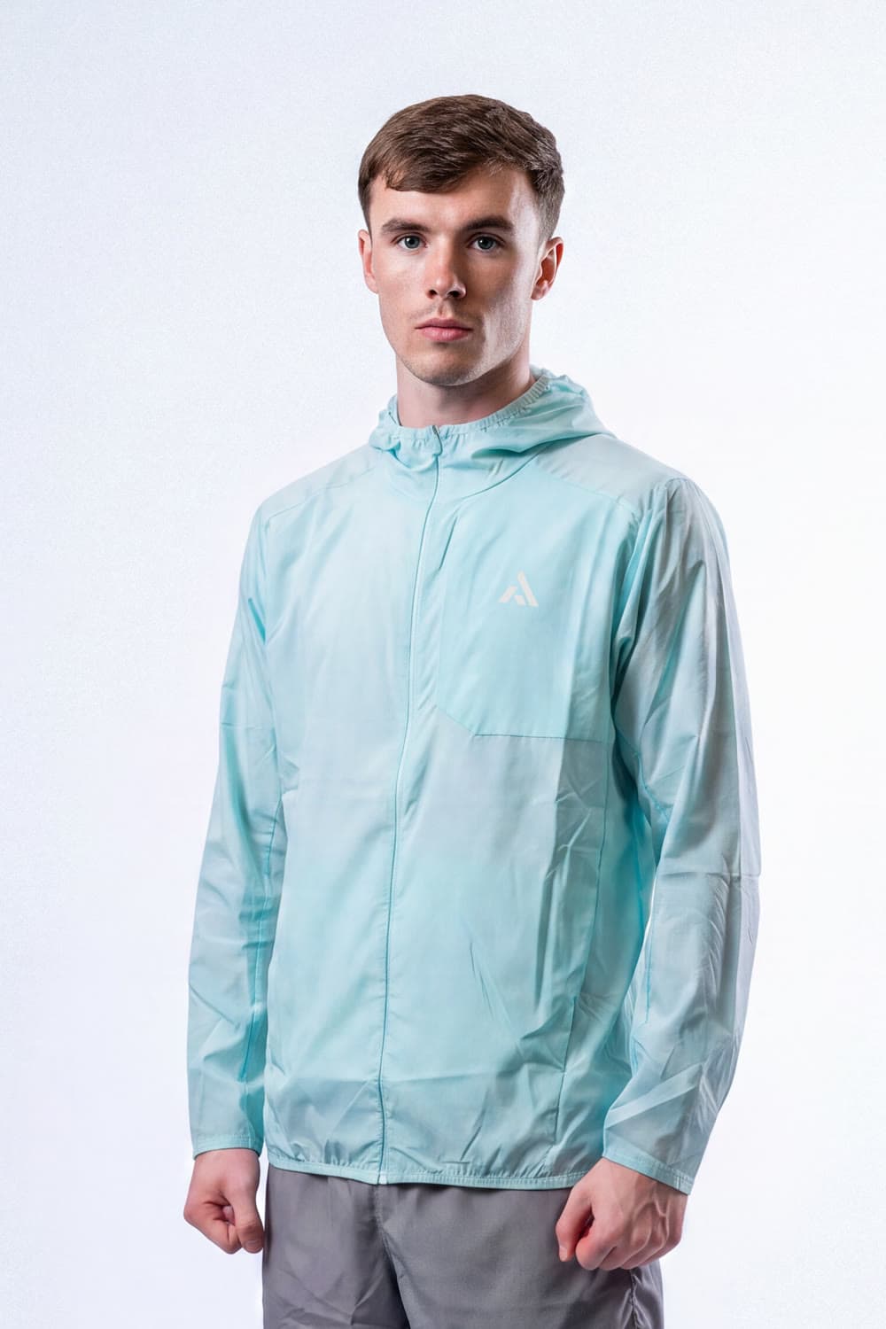 Athlete wearing the PEAK Windbreaker in glacier